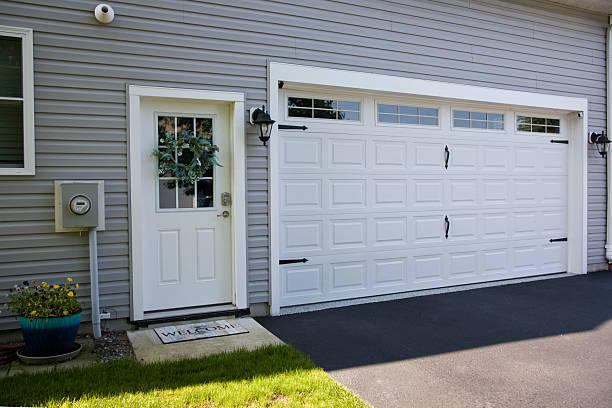 24/7 Emergency Garage Door Panel Replacement experts in Lake County County, SD